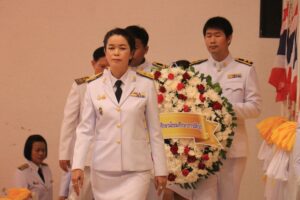 สพม.กาฬสินธุ์ ร่วมทำบุญตักบาตรและวางพวงมาลา เนื่องในวันพระบาทสมเด็จพระปกเกล้าเจ้าอยู่หัว